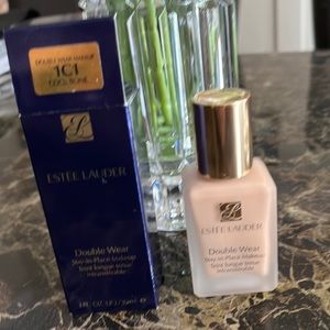 ESTEE LAUDER DoubleWear foundation